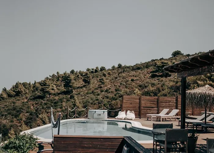 Secret Hill Hotel *
